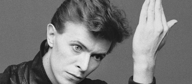Depeche Mode tributa a Bowie con un cover de Heroes en el ... - medium.com Depeche Mode tributa a Bowie con un cover de Heroes en el ... - medium.com