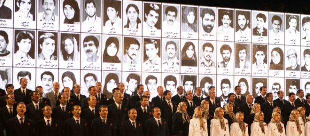 Les militants de l'OMPI rendent hommage à la mémoire de 30 000 prisonniers politiques exécutés en Iran Les militants de l'OMPI rendent hommage à la mémoire de 30 000 prisonniers politiques exécutés en Iran