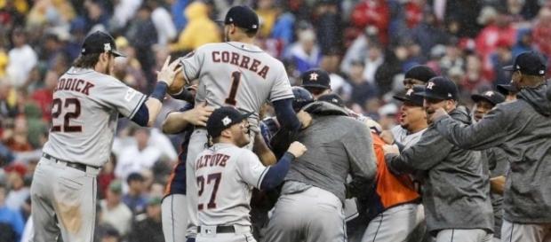 Los Astros están a 4 victorias de su segunda aparición en una Serie Mundial. Los Astros están a 4 victorias de su segunda aparición en una Serie Mundial.
