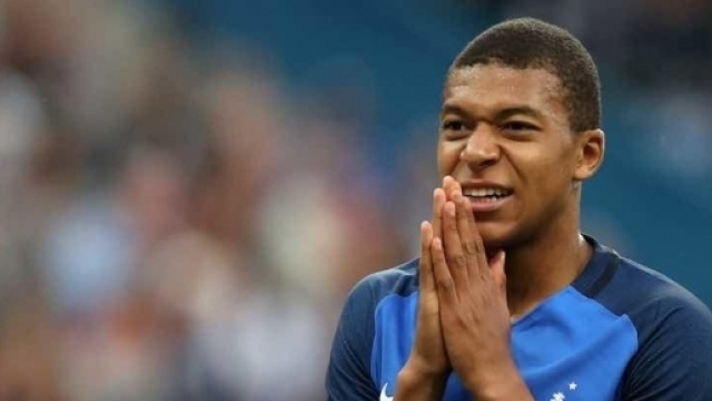 Kylian M'Bappé : A seulement 18 ans, il est prêt à détrôner ... - public.fr