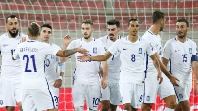 La nazionale greca festeggia la qualificazione ai play off mondiali