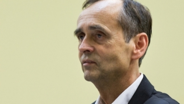 Robert Ménard met en scène Donald Trump et Kim Jong-Un dans une affiche publicitaire