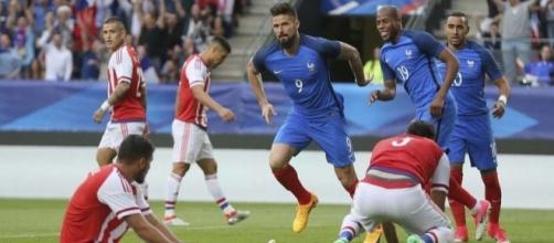 À l'image d'Olivier Giroud (au centre, devant Sidibé et Payet), les Bleus recherchent l'efficacité avant tout. (rtl.fr)