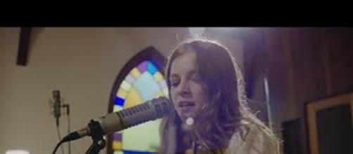 UK Folk artist Jade Bird made a bold impression in her network TV debut on Stephen Colbert. Screencap JadeBirdVEVO/YouTube