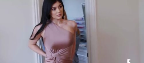 Kylie Jenner wants a lip filler, but doctor declines because she is pregnant. [E! Entertainment/YouTube screencap]