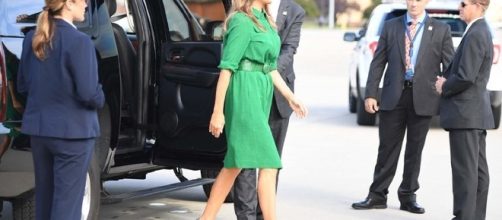 Melania Trump vestita con Cefinn