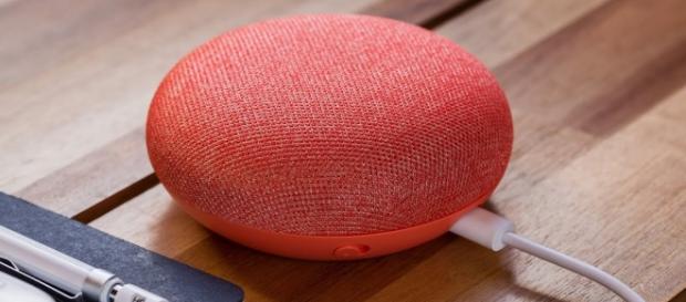 Review units of the Google Home Mini may have a bug that will cause it to record sounds non-stop. | Credit (The Verge/YouTube) Review units of the Google Home Mini may have a bug that will cause it to record sounds non-stop. | Credit (The Verge/YouTube)