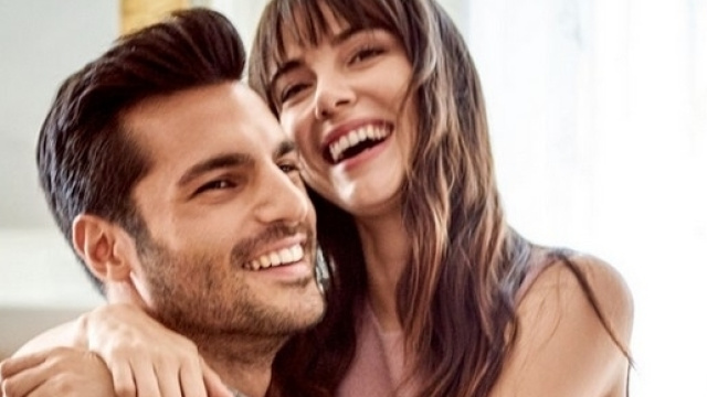 Serkan Cayoglu e Ozge Gurel festeggiano un traguardo importante