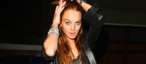 Lindsay Lohan defends Harvey Weinstein [Image via Hollyscoop/YouTube screencap]