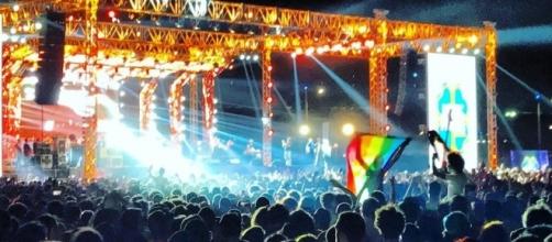 Rainbow LGBT pride flag at concert in Cairo leads to 59 arrests. [Image via United News International/Youtube]