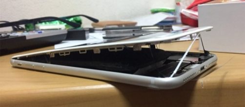 Apple iPhone 8, ancora un display danneggiato a causa della batteria