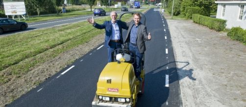 Carril para ciclistas hecho con papel higiénico, Holanda