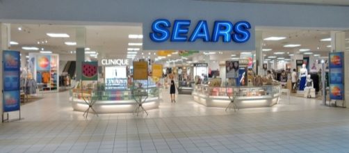 Sears Upper Canada Mall 2012 [Image by Pear285|Wikimedia Commons| Cropped | CC0 1.0 Universal Public Domain Dedication ]