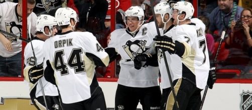 Sidney Crosby and the Penguins take on the high-scoring Tampa Bay Lighting in a free NHL game on Thursday. [Image via NHL/YouTube]