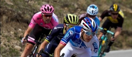 Tom Dumoulin in maglia rosa al Giro d'Italia