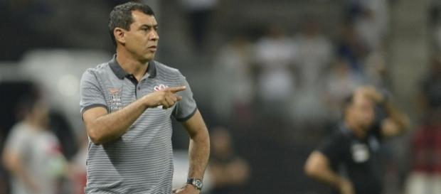 Carille acredita que mais cinco vitórias darão o título ao Corinthians Carille acredita que mais cinco vitórias darão o título ao Corinthians