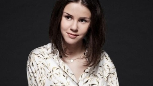 Marina Kaye s'&eacute;mancipe et propose trois titres en fran&ccedil;ais. Une premi&egrave;re. (rtl.fr)