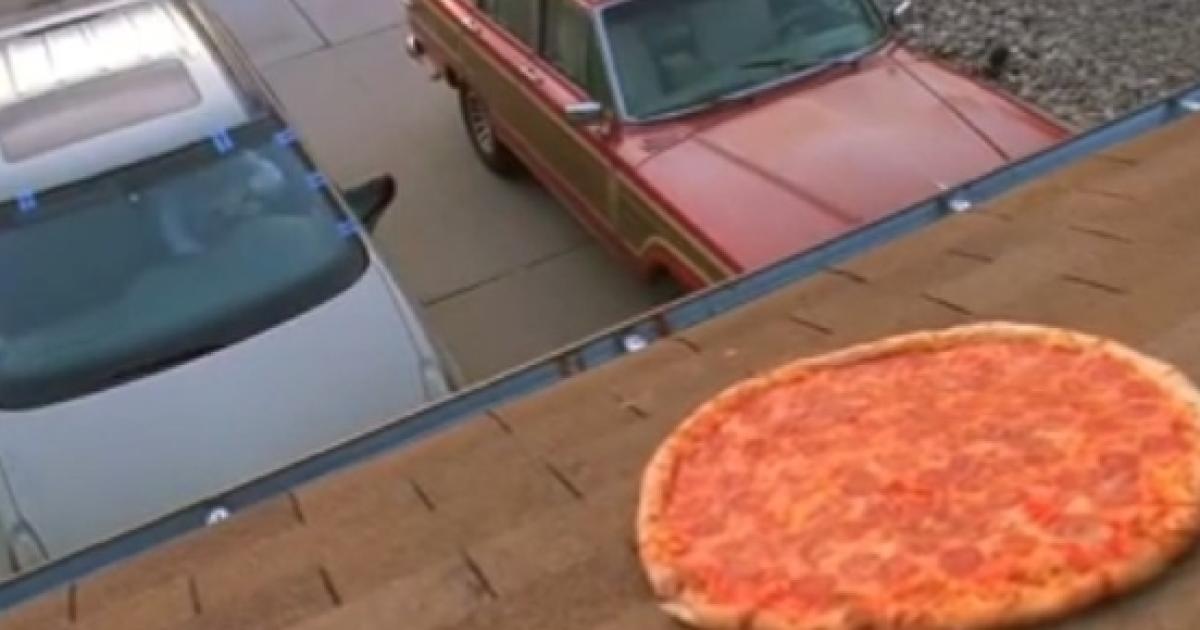 'Breaking Bad' fans honoring the series by tossing pizza on Walter