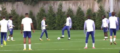 Chelsea players gear up for their match against Palace [Image via Chelsea FC YouTube]