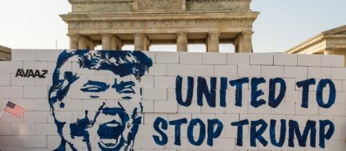 El sugestivo muro anti-Trump levantado en Berlín