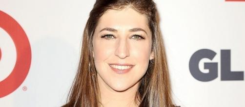 Mayim Bialik addresses controversial editorial in light of Weinstein scandal. (Image Credit: Wecouldbelongtogether/Wikimedia Commons)