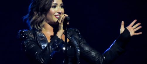 Demi Lovato performing onstage. [Image Credit: jenniferlinneaphotography/Flickr]
