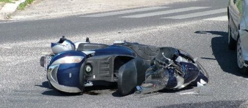 Incidente stradale in moto: morto 27enne