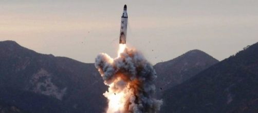 La Corea del Nord lancia un altro missile: gli Usa pronti alla ... - velvetnews.it