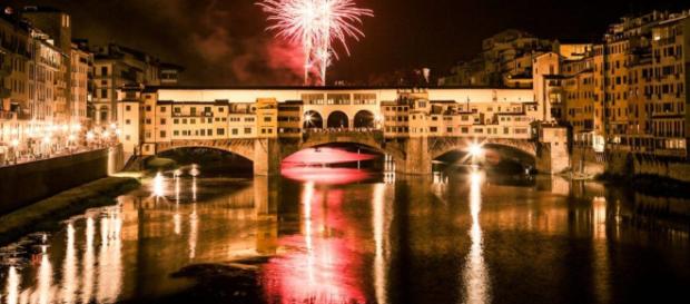 Capodanno, i festeggiamenti a Firenze (foto - ilguelfobianco.it) Capodanno, i festeggiamenti a Firenze (foto - ilguelfobianco.it)