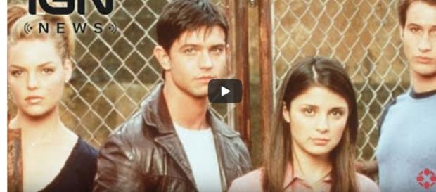 The "Roswell" reboot series in works at The CW. YouTube/IGN The "Roswell" reboot series in works at The CW. YouTube/IGN