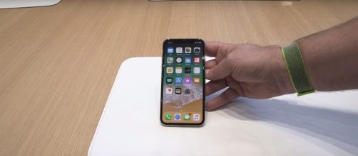iPhone X Face ID Touch ID Apple (The Verge/YouTube) https://www.youtube.com/watch?v=WYYvHb03Eog