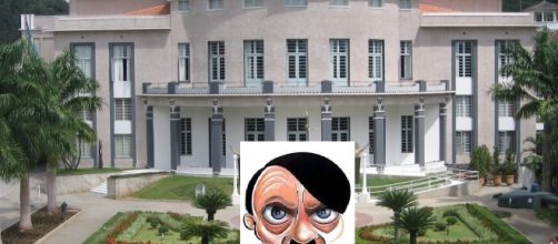 Teatro Carlos Gomes em Blumenau e caricatura de Hitler