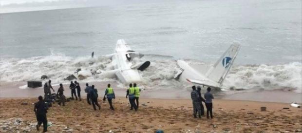 Coasta de Fildeș - S-a prăbușit un avion care transporta militari ai Armatei franceze Coasta de Fildeș - S-a prăbușit un avion care transporta militari ai Armatei franceze