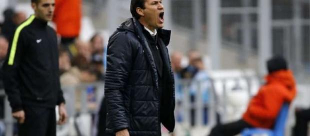 Rudi Garcia passe un savon à son joueur Rudi Garcia passe un savon à son joueur