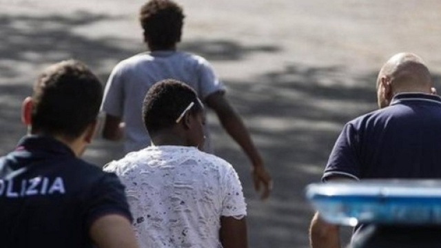 Centro di accoglienza a luci rosse a Lido di Camaiore