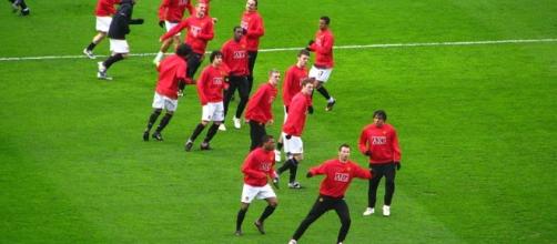 Players of Manchester United prematch warmup (Photo via: Wikimedia Commons)