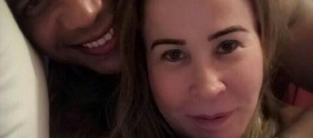 Zilu postou foto anunciando casamento com o novo namorado Zilu postou foto anunciando casamento com o novo namorado