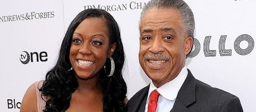 Al Sharpton's daughter, Dominique, was an hour late to her own wedding [Image: United News International/YouTube screenshot]