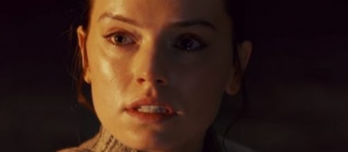 'Star Wars 8' spoilers: Rey possibly a Sith descendant in 'The Last Jedi' -- [Image Credit: Star Wars/YouTube]