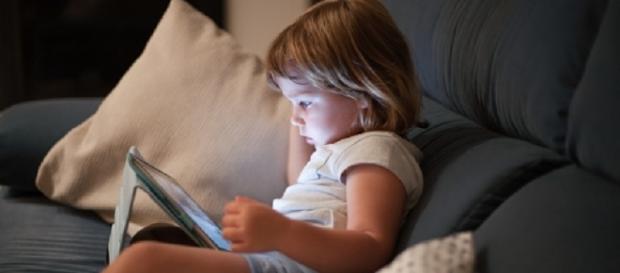 Letting a baby or toddler use a smartphone or tablet may lead to delays in talking (WebMD/Twitter). Letting a baby or toddler use a smartphone or tablet may lead to delays in talking (WebMD/Twitter).