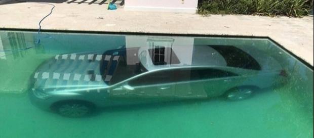 Namorada vingativa joga carro de ex na piscina (Foto: Arquivo pessoal/Guy Gentille) Namorada vingativa joga carro de ex na piscina (Foto: Arquivo pessoal/Guy Gentille)