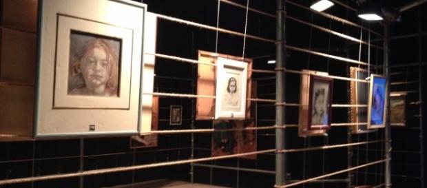 Riflessioni in mostra: allestimento scenografico di Eugenio Tavassi Riflessioni in mostra: allestimento scenografico di Eugenio Tavassi