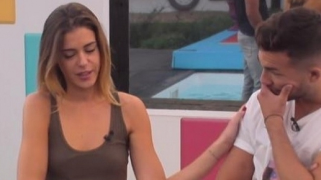 Secret Story 11 : Barbara et Benoît ont-ils pris une douche nus ensemble ?