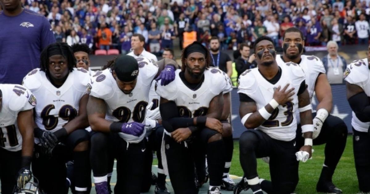 Clinton supports black NFL players kneeling during national anthem