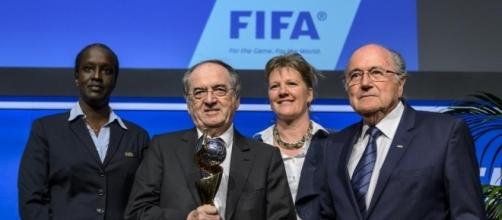 Noël Le Graet, Brigitte Henriques et Sepp Blatter lors de l'attribution à la France de la Coupe du monde féminine en 2019. © FABRICE COFFRINI/AFP