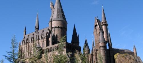 The Hogwarts castle at the Wizarding World of Harry Potter in Orlando, Florida -- Image via Carlos Cruz via Wikimedia Commons