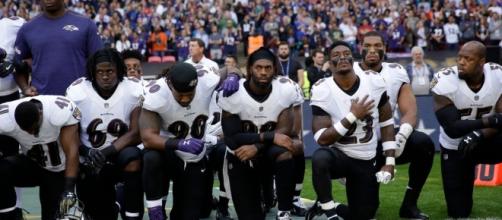 When black NFL players kneel during the national anthem, they are protesting the White House. [Image credit: YouTube/Wochit News.]
