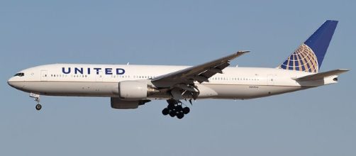 A United Airlines Boeing 777 in mid-flight.[image credit;Kentaro Lemoto/commons wikimedia]