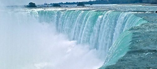 Boy falls over Horseshow Falls at Niagara Falls but survives [Image: commons.wikimedia.org]
