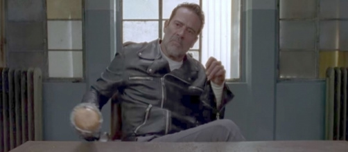 The Walking Dead : Jeffrey Dean Morgan promet aux fans une saison encore plus sanglante
